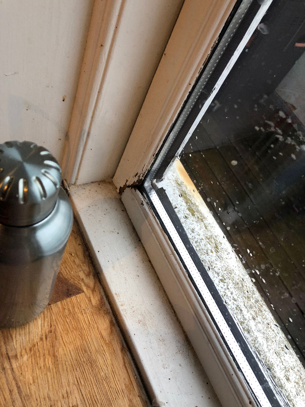 vinduessprosser og ramme på 3 døre og 3 vinduer