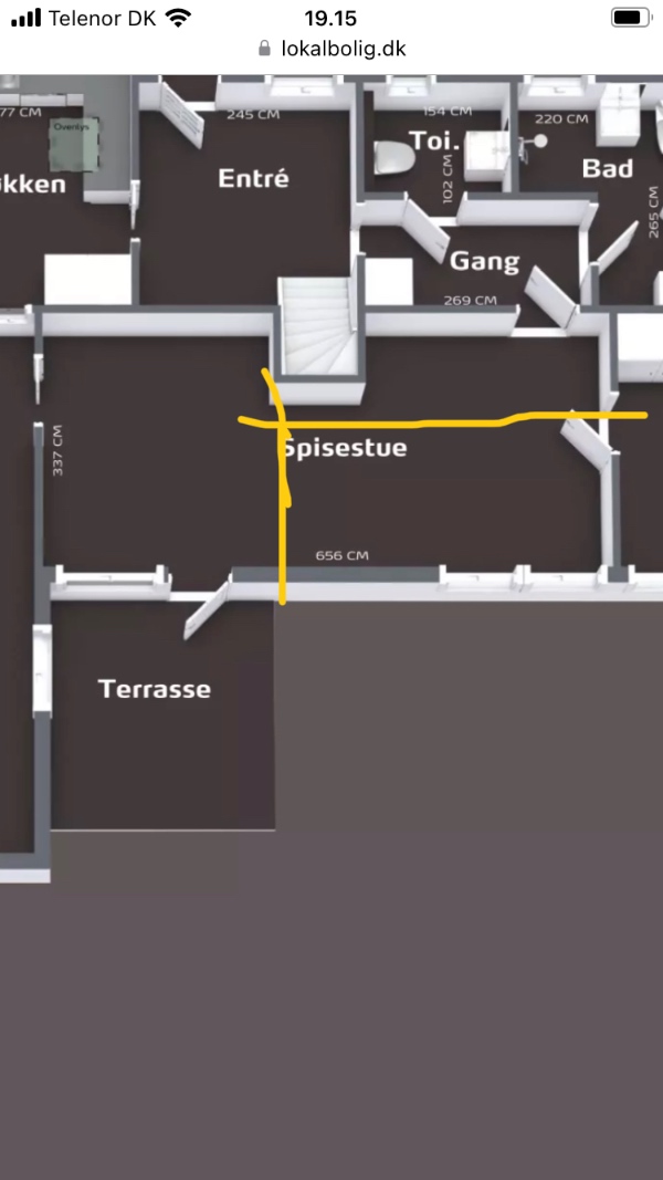 To skillevægge med døråbninger