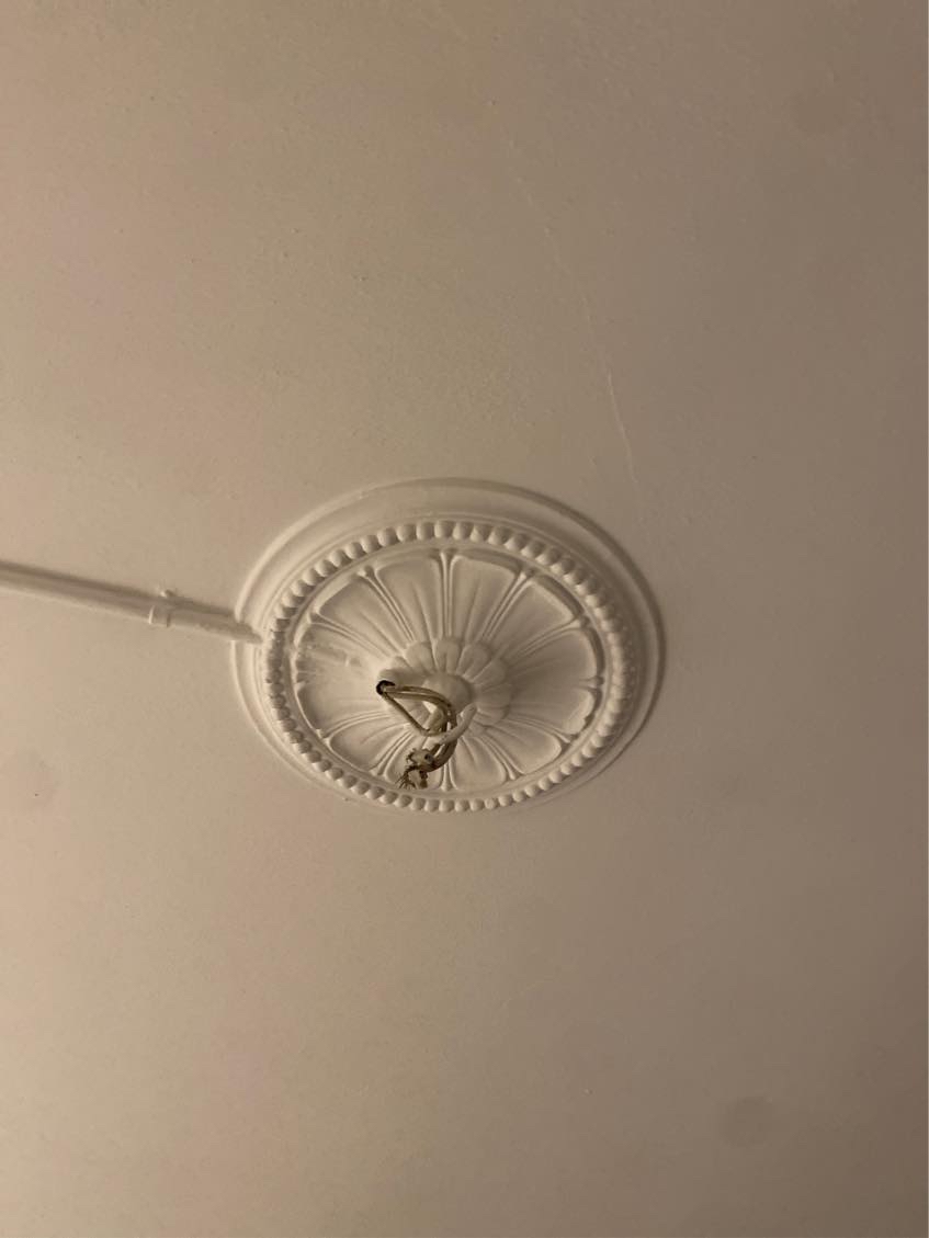 Hjælp til at hænge lamper og genstande op