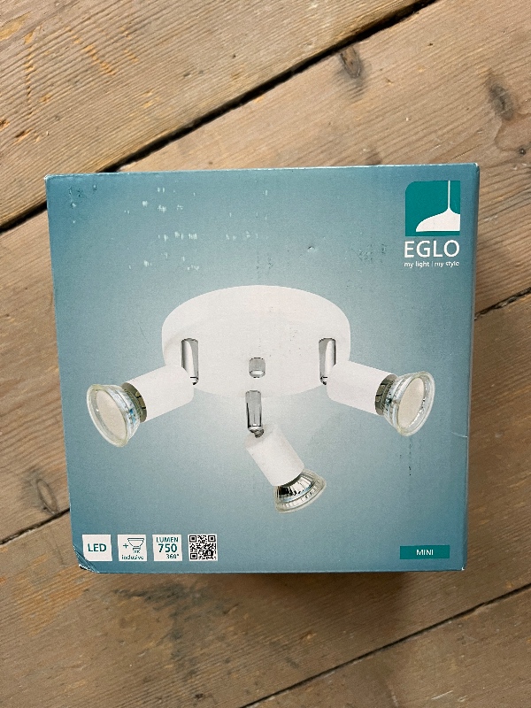 Elektriker til skift a ventilator, opsætning af spot i loft og lampe over vask