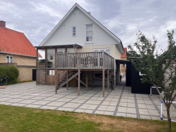 Nedrivning og bortskaffelse af terrasse