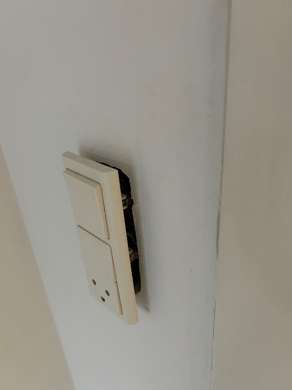 Rep. stikkontakt og loftlampe