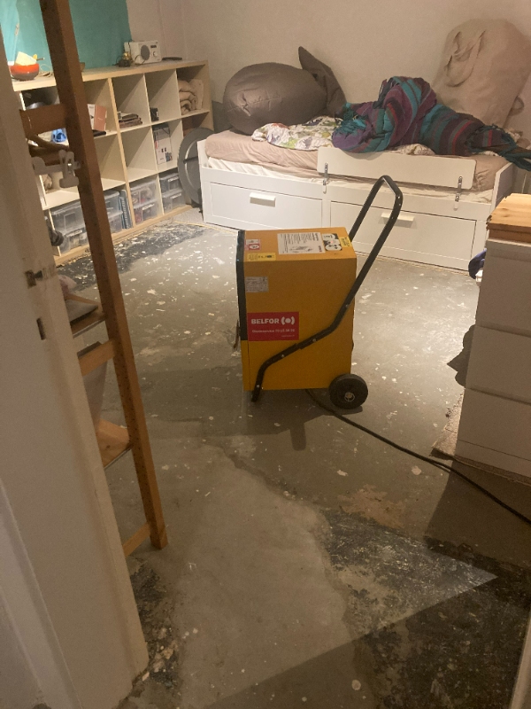 kældergulv cement gulv spartles og males ca. 25-30 m2