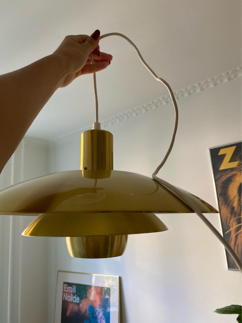 opsætning af bambusgardin og loftlampe