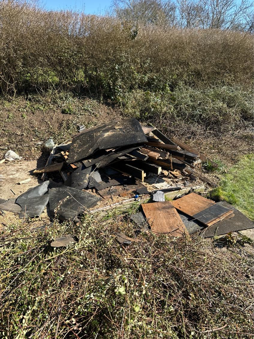 Afhentning af gammelt skur og lidt haveaffald