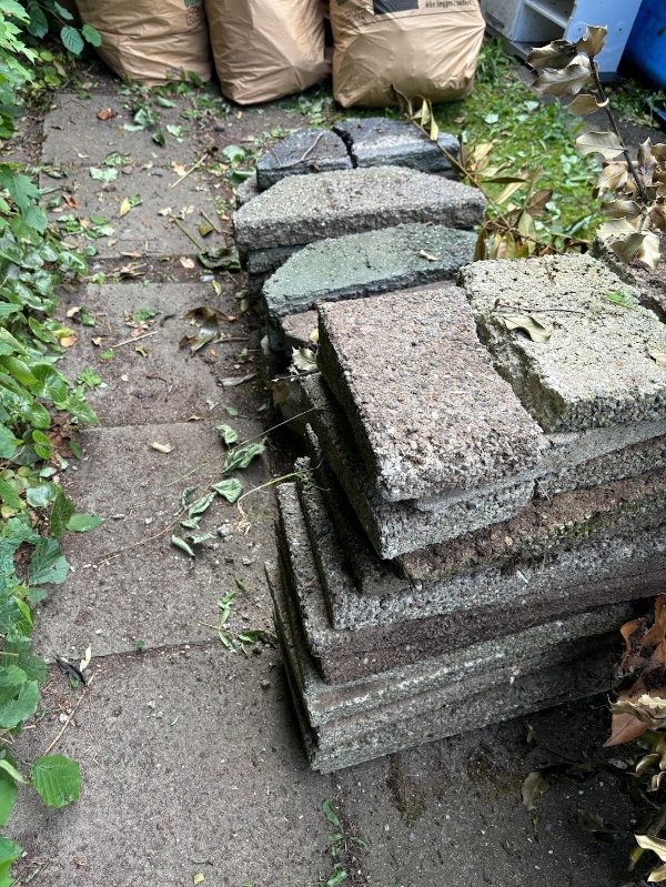 Bortkørsel af haveaffald og fliser