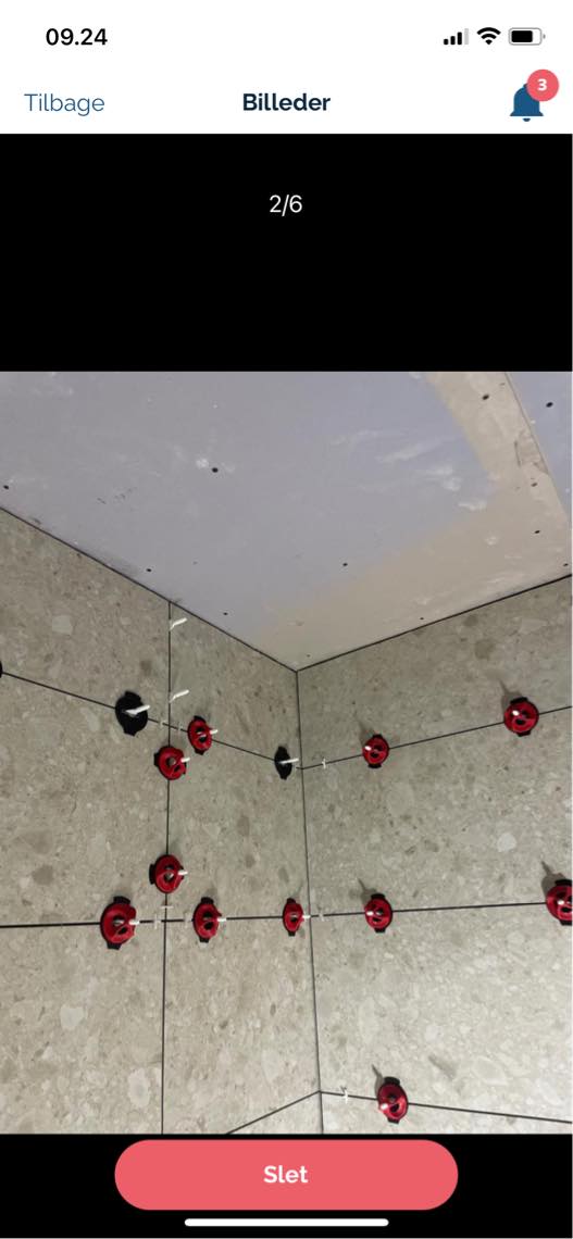 Spartel, filt og maling på vægge og loft.