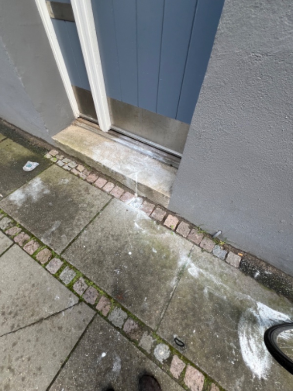 Fjernelse af maling på terrasse