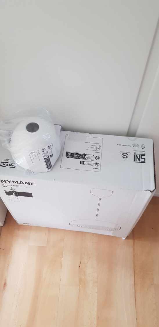 montere 1 vægskab 1 gardin og tilslut 2 loftslamper