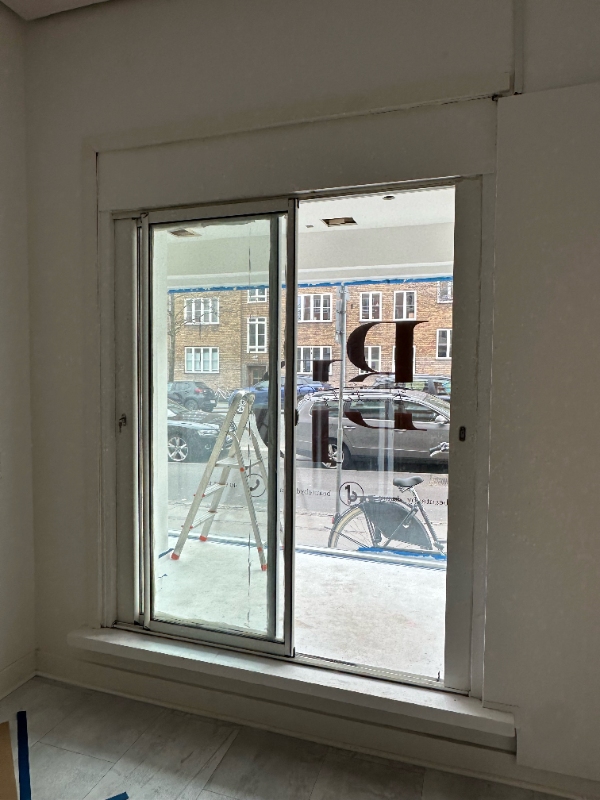 Opsætning af gardinstænger, lamper mv.