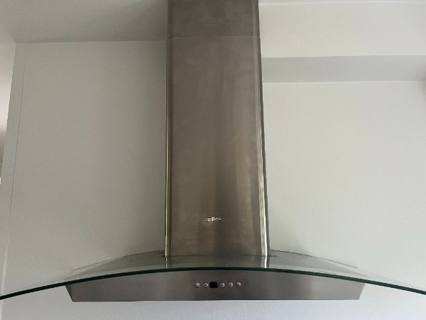 montering af ny emhætte