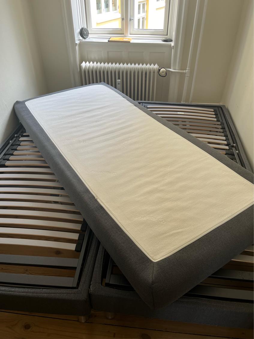 To senge skal på genbrugspladsen