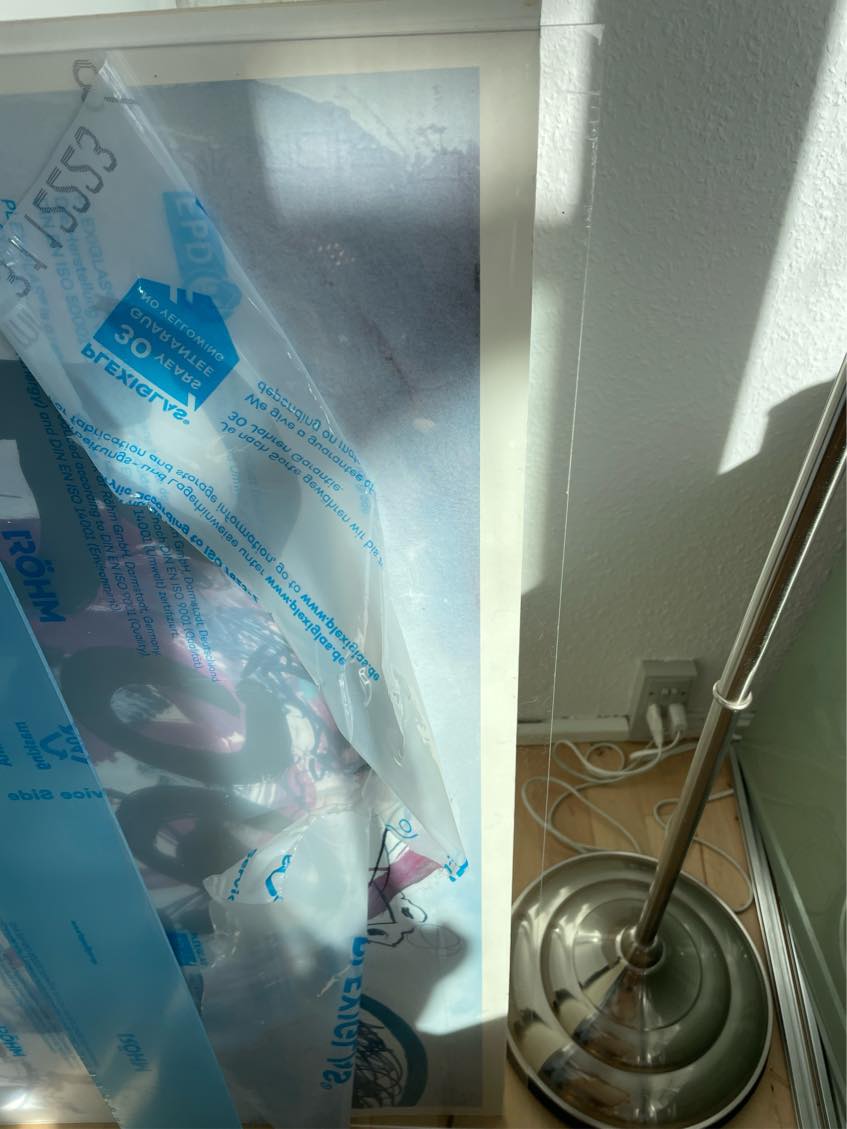 Hylder samt billede op