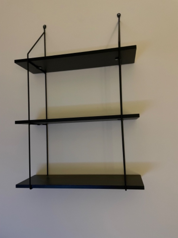 Opsæt af reolskabe - reolhylder- plissegardiner - tv ophæng - lamper- gallerihylder