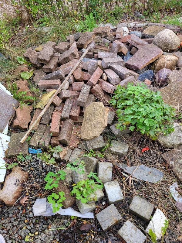 Fjerne sten og diverse større affald/storskrald