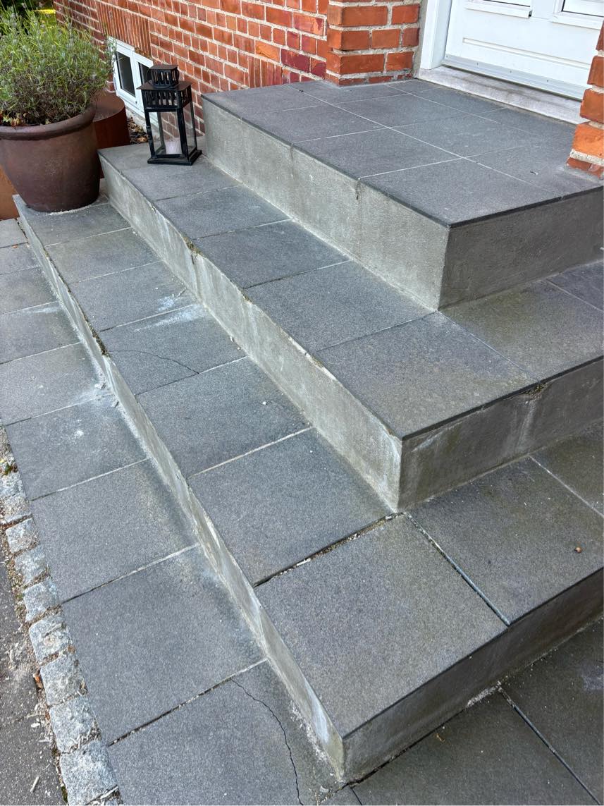 Reparation af muret trappe til hus