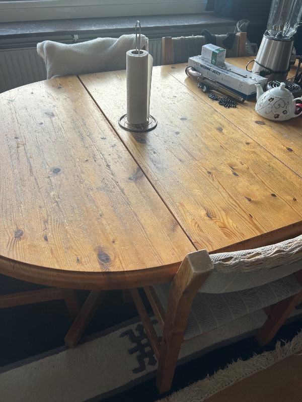 Afhentining af gamle møbler til affaldssortering