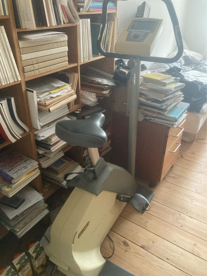 Fjerne en defekt motionscykel og kører til storskrald.