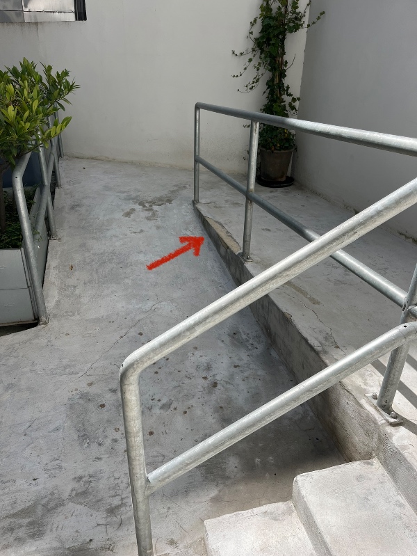 Betontrappe repareres