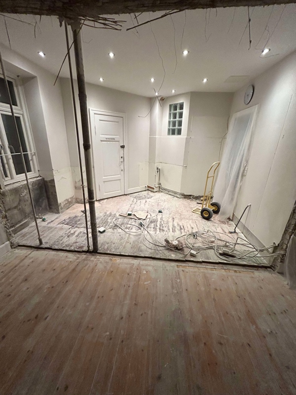 El til køkken samt lyskontakt