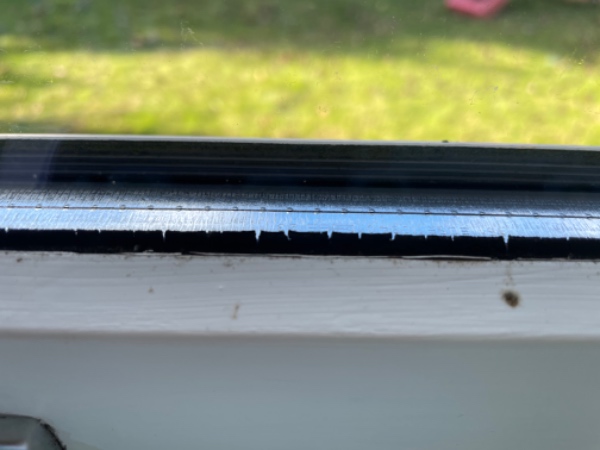 Fuger i vinduer indvendigt 