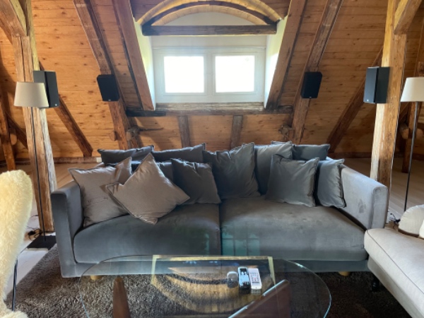 Sofaer og skænk flyttes