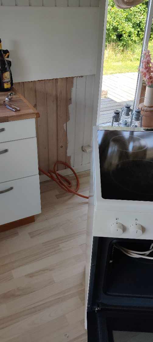 Tilslutte strøm til komfur.