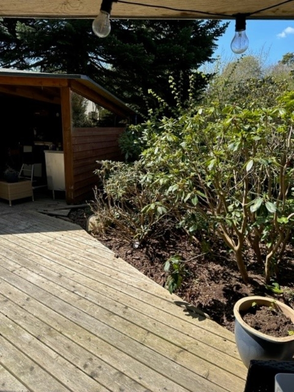 Skifte brædder på træterasse