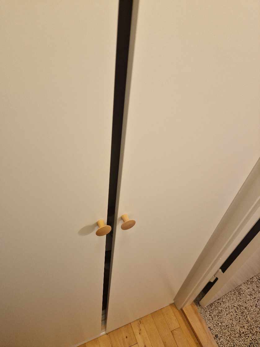 Hjælp til at sætte 2 skabslåger op