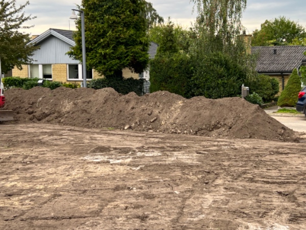 Fjernet jord i have der er estimerer omkring 50-60 tons