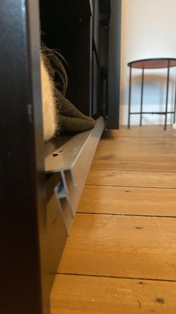 Reparation af IKEA skab