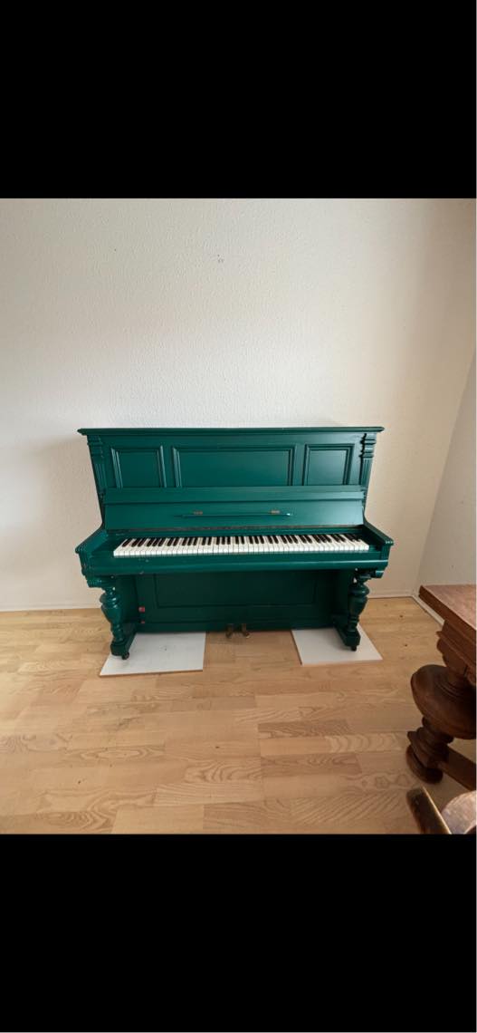 Afhentning af klaver i hus og løft til første etage i lejlighed