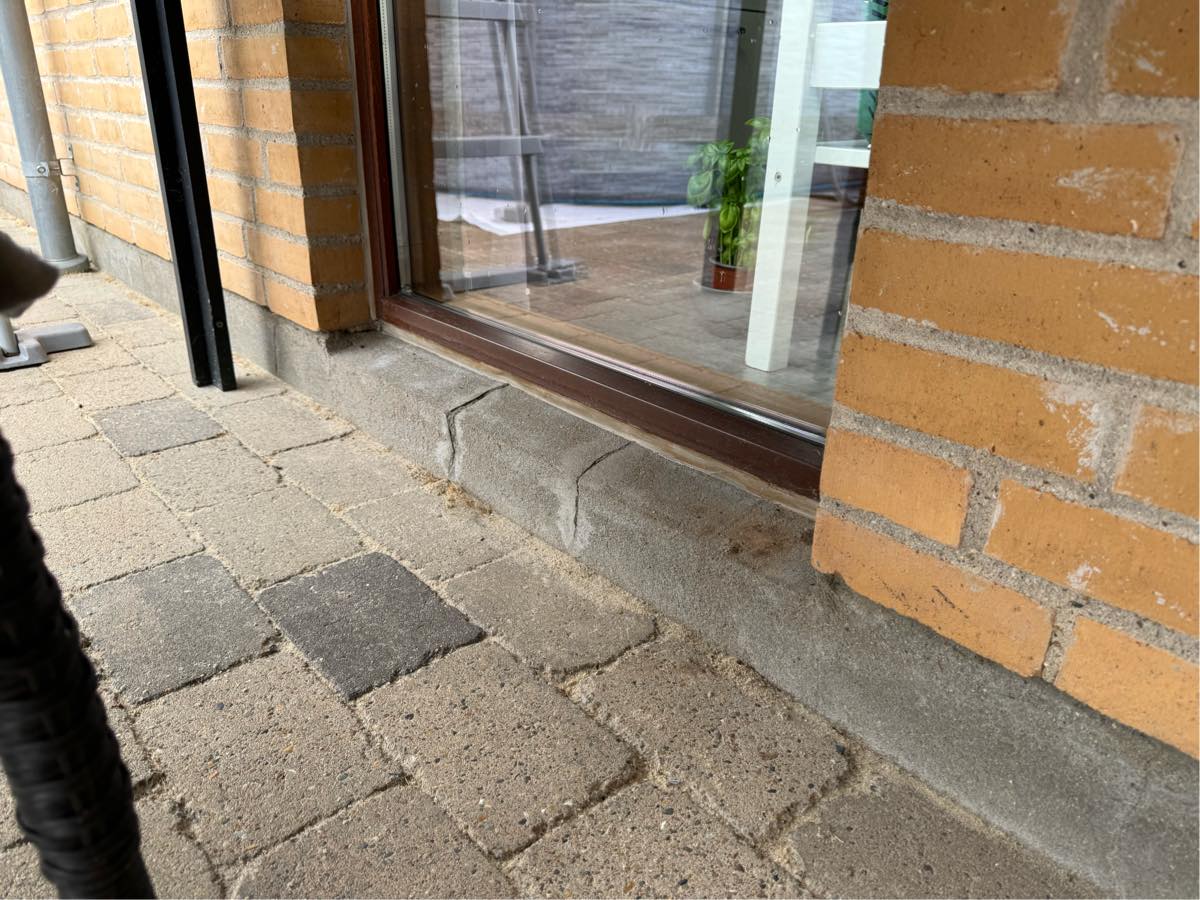 Sokkel reparation + skift af dilatationsfuge i mur