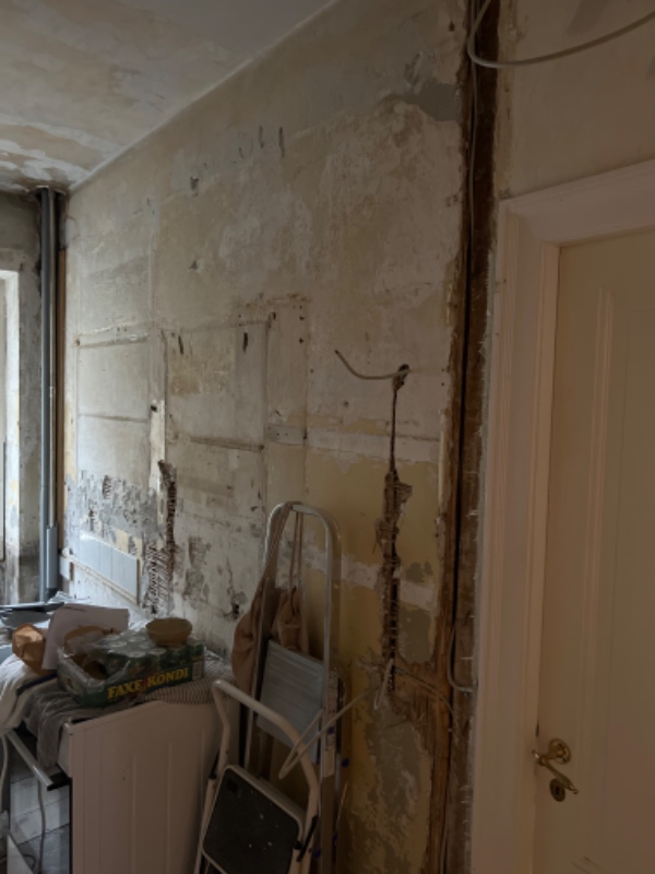 Pudsning af vægge i køkken og entre i typisk 2 værelset københavner lejlighed