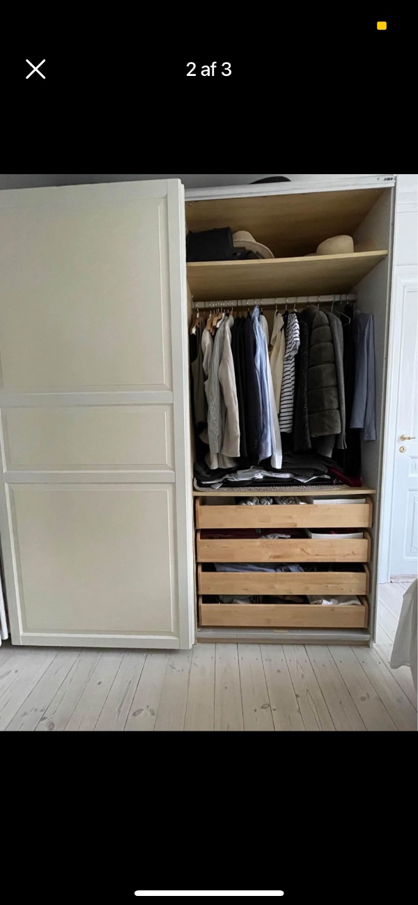 Ikea skab skilles ad og køres til Amager 