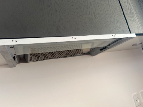 Montering af dele af emhætte