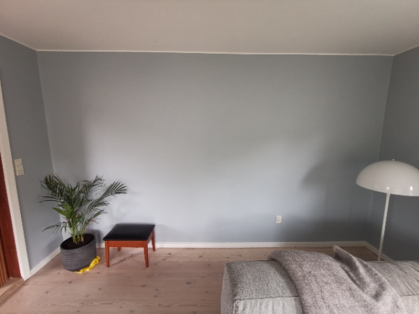 Indbygget reol med underskabe