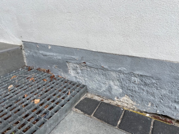 Reparation og maling af sokkel