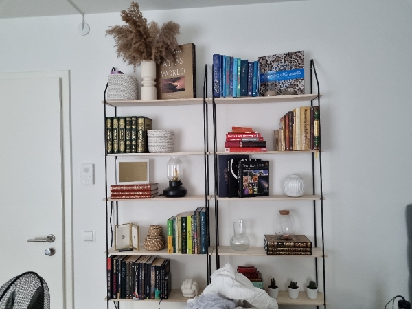 Hjælp til montering af plissegardiner og bogreol