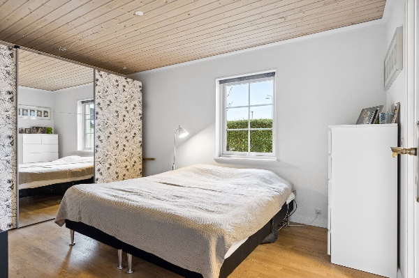 Male loft og væg i tomt hus, på 151kvm