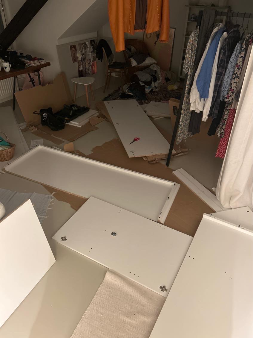 Samle resten af et klædeskab