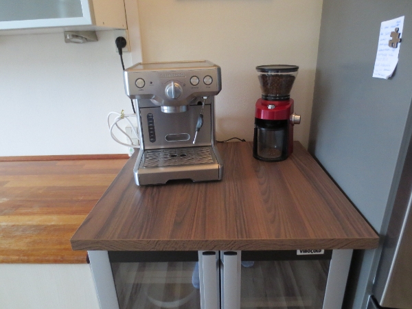 Fjernelse og opsætning af køkkenbordplade