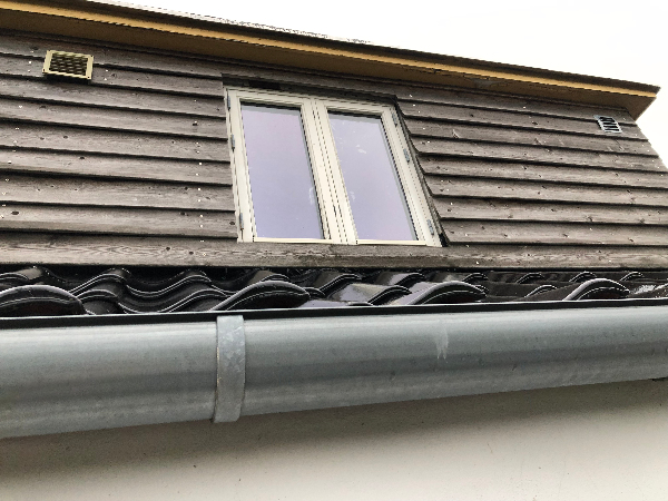 vinduessprosser og ramme på 3 døre og 3 vinduer