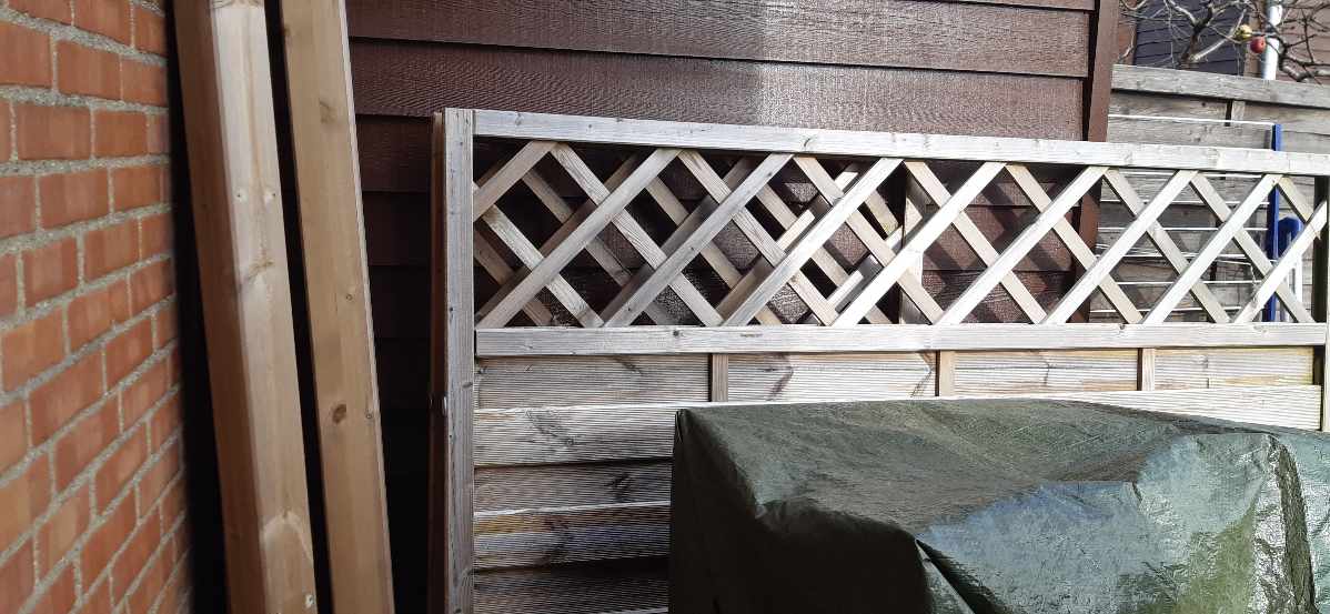 TILBUD på opsætning af havehegn.