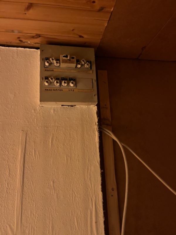 Udskiftning og ny placering af eltavle og ny elføring og kontakter