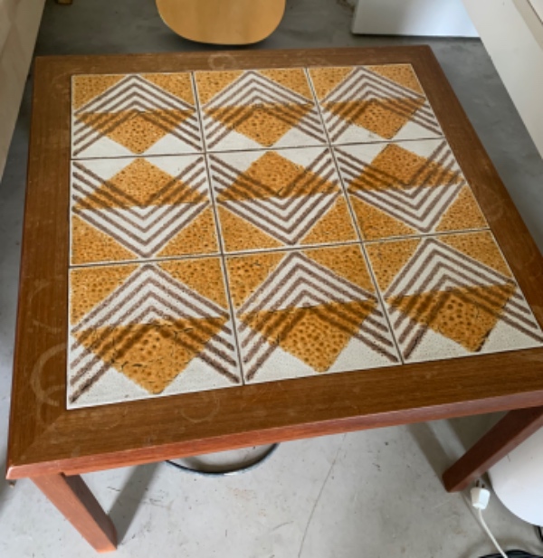 Afhent møbler, træ, højtalere og køre tagplader på lodser. Alt er på foto