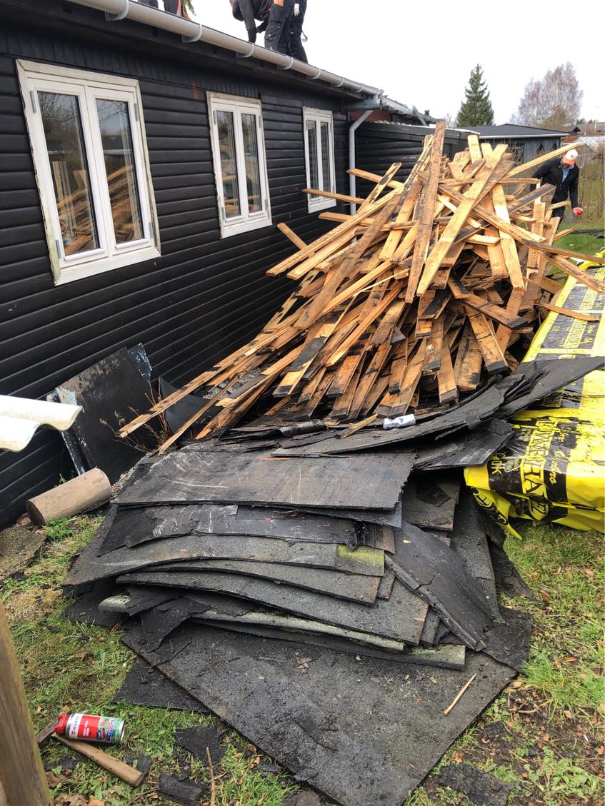 Fjerne brædder og tagpap