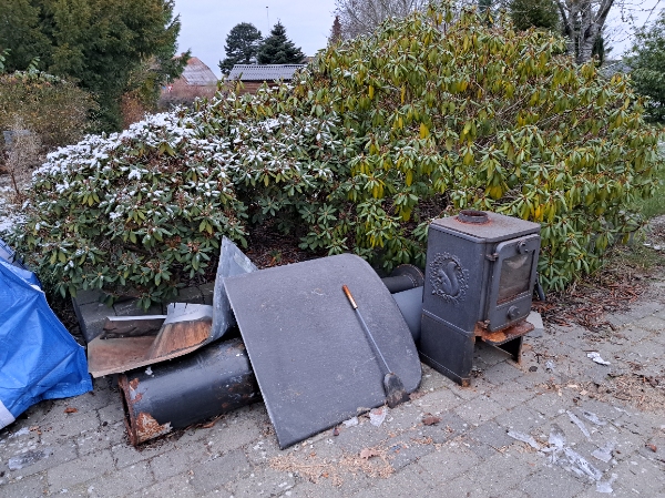 Afhentning af metalaffald og træaffald efter byggeprojekt