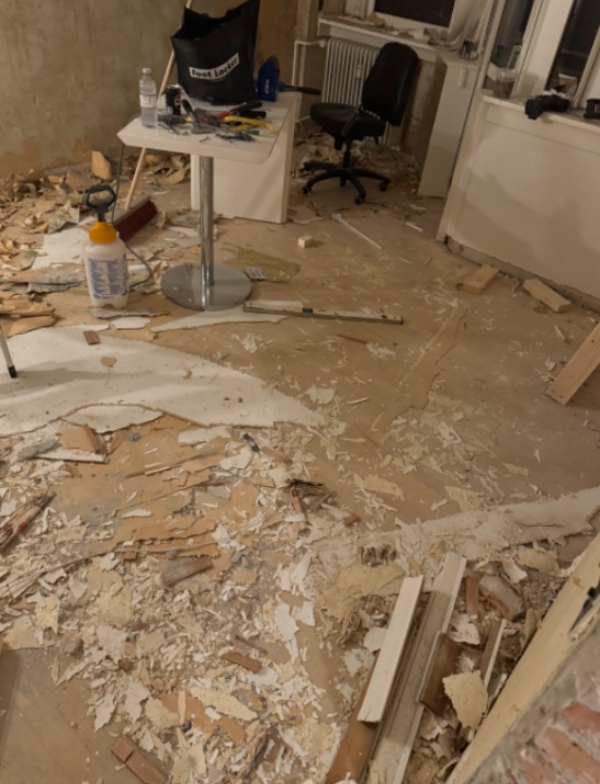 Fjerne skrald fra lejlighed til genbrugspladsen