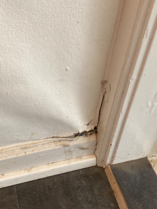 Fjernes og opsættes nyt tapet